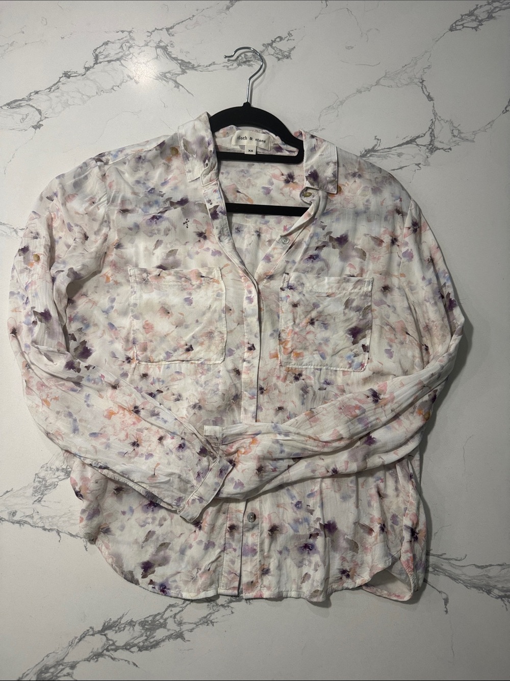 XS light Floral Button-Up Blouse in Soft Pastels